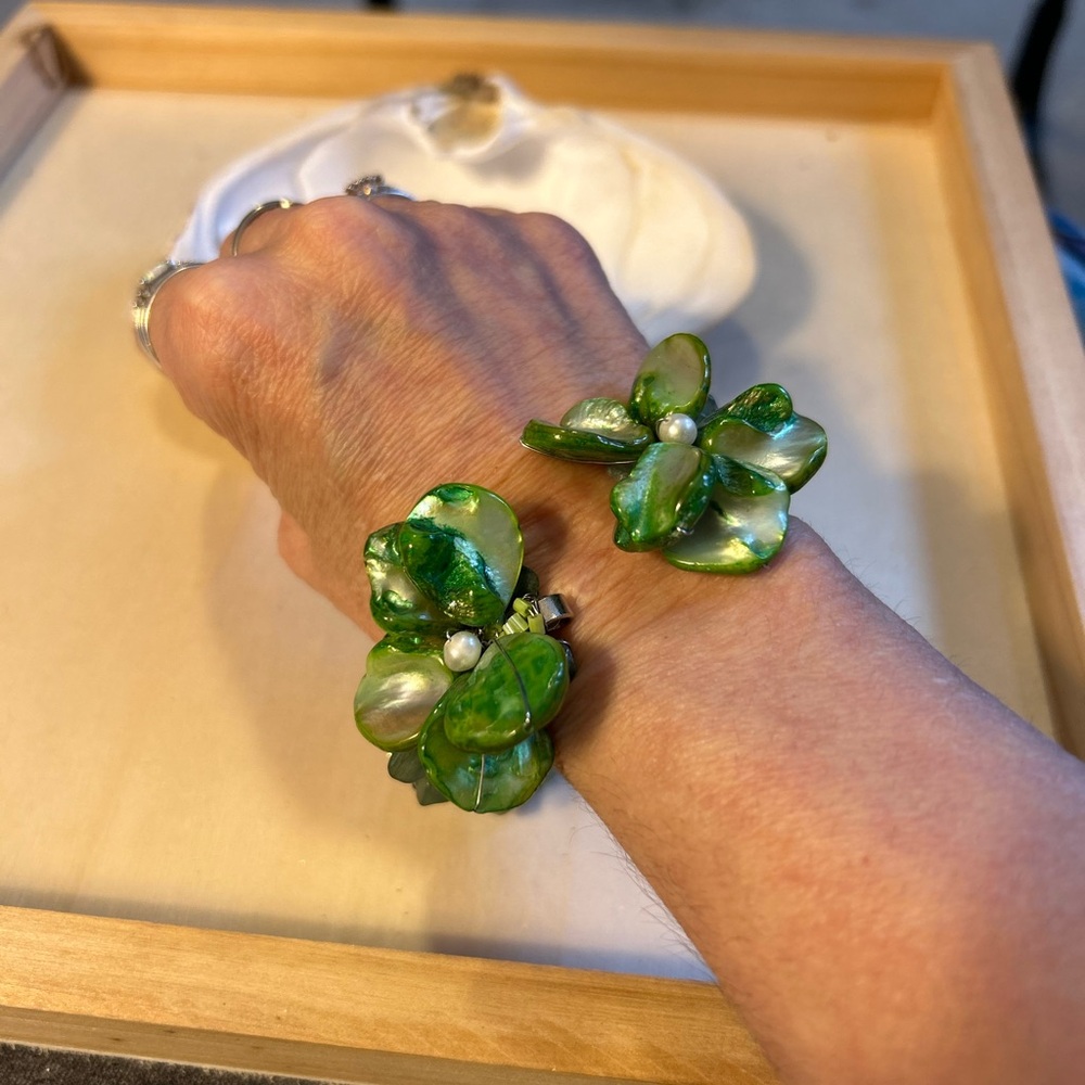 Fashion flower bracelet.